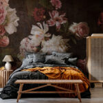 Ταπετσαρίες Vintage floral μοτίβο με σκούρο φόντο.